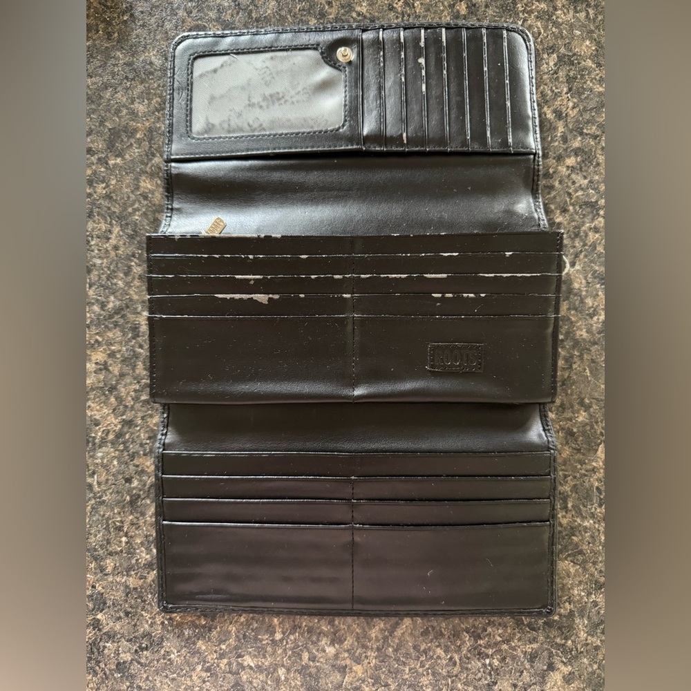 Roots Genuine Leather Long Wallet Made in Canada - Picture 7 of 10